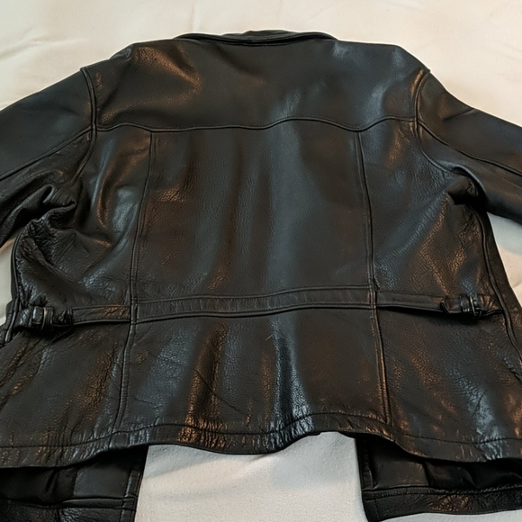 Guess - Picture 8 of 8